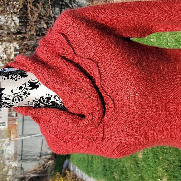 Canadian Classic Qiviuk cowl sweater - Picture 3 of 14